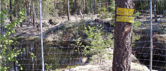 Instängslat gammalt gruvhål