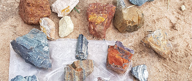 Stenprover med varierande mängd sulfidmineral.