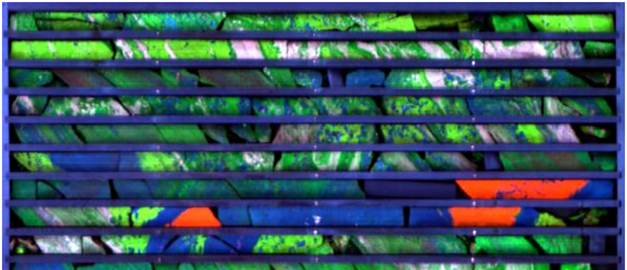 En falsk f&auml;rg kompositbild av en l&aring;da med borrk&auml;rnor