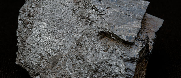 Bilden visar en sten, en hematit.