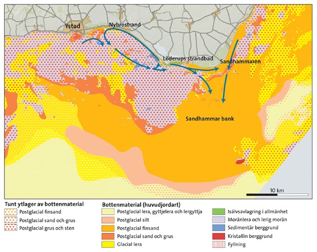Karta som visar &ouml;vergripande nettotransportriktningar av sediment samt &ouml;versiktlig ytsedimentkarta som visar det sediment som dominerar i den &ouml;versta metern av havsbottnen (huvudjordart) samt det sediment som finns direkt i bottenytan och &auml;r tunnare &auml;n 50 cm. 